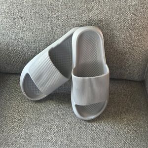 Brand new cloud shoes size 40-41